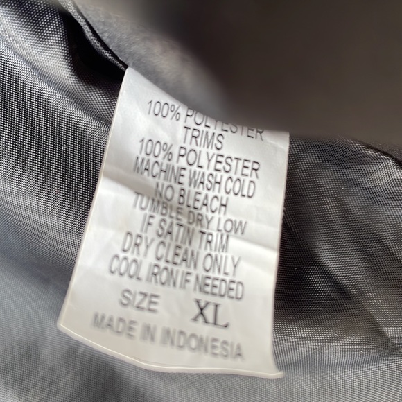 Boys Formal Tuxedo with Tail in Black Size XL - Picture 13 of 15